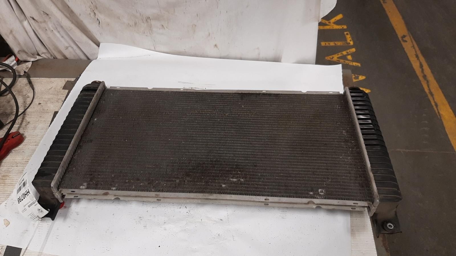 OEM Radiator For Escalade Esv Assy AT
