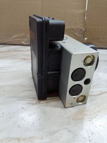 2005 PORSCHE CAYENNE 4.5L ABS Antilock Brake Pump 7L0 614 111 - image 3 of 4