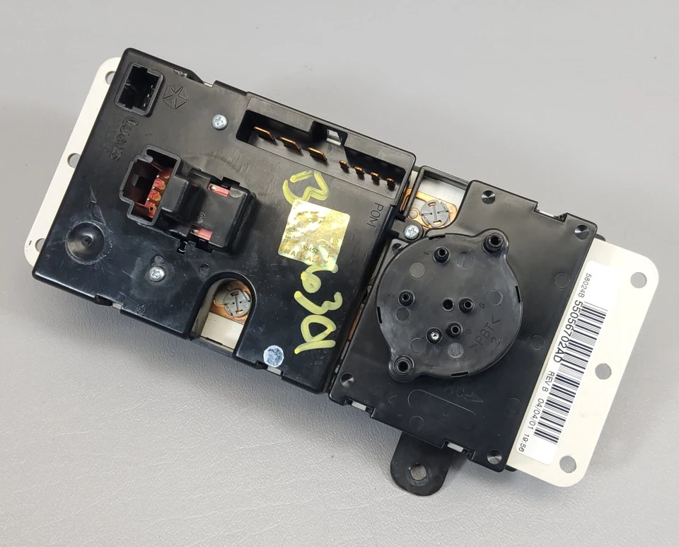 Установленный на приборную панель блок управления отопителем и кондиционером подходит для 99-02 Dodge Ram Truck 55056702AD - Изображение 2 из 4