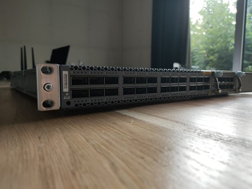 Juniper QFX5100-24Q-3AFI switch 24x QSFP+ and 8x SFP+ module w/ 2x dual 650W PSU - Afbeelding 6 van 6
