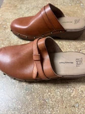 Time & Tru brown clog block heel memory foam size 7