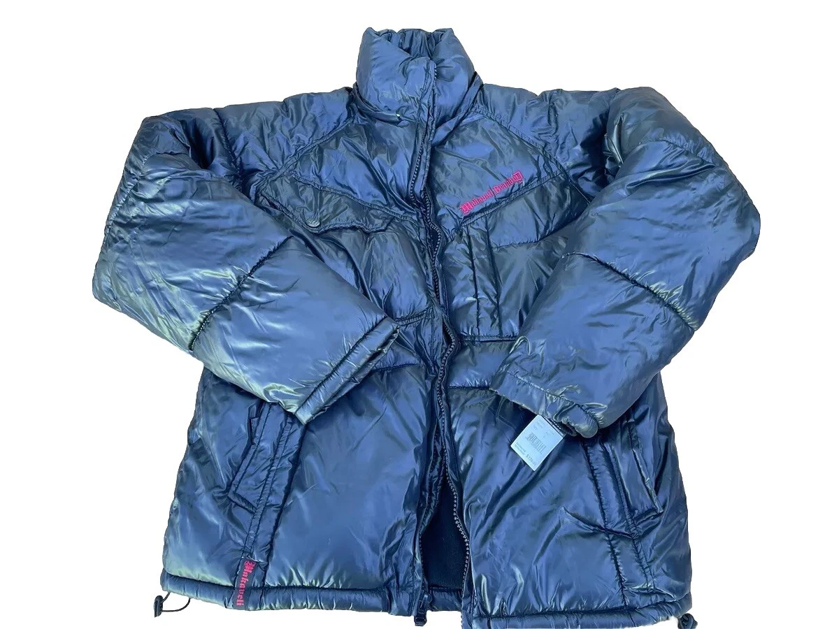 MAKAVELI BRANDED BLACK PUFFER JACKET $139 OOP MENS SIZ MED 27"L x 22" CHEST
Opens in a new window or