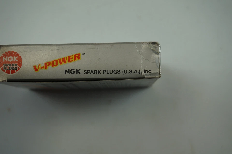 NGK V POWER UR55 SPARK PLUGS PACK OF 4 #2248 NOS - Изображение 2 из 4