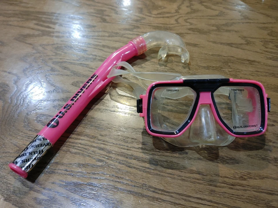 Juego de máscara y snorkle rosa bimini US Divers  Foto 2 de 4