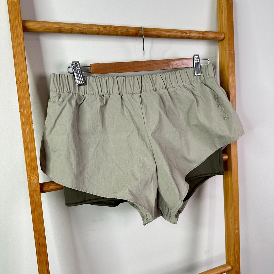 Pantalones Cortos Camilla & Marc Driver Track para Mujer 8 Gris Salvia Ligeros Foto 2 de 4