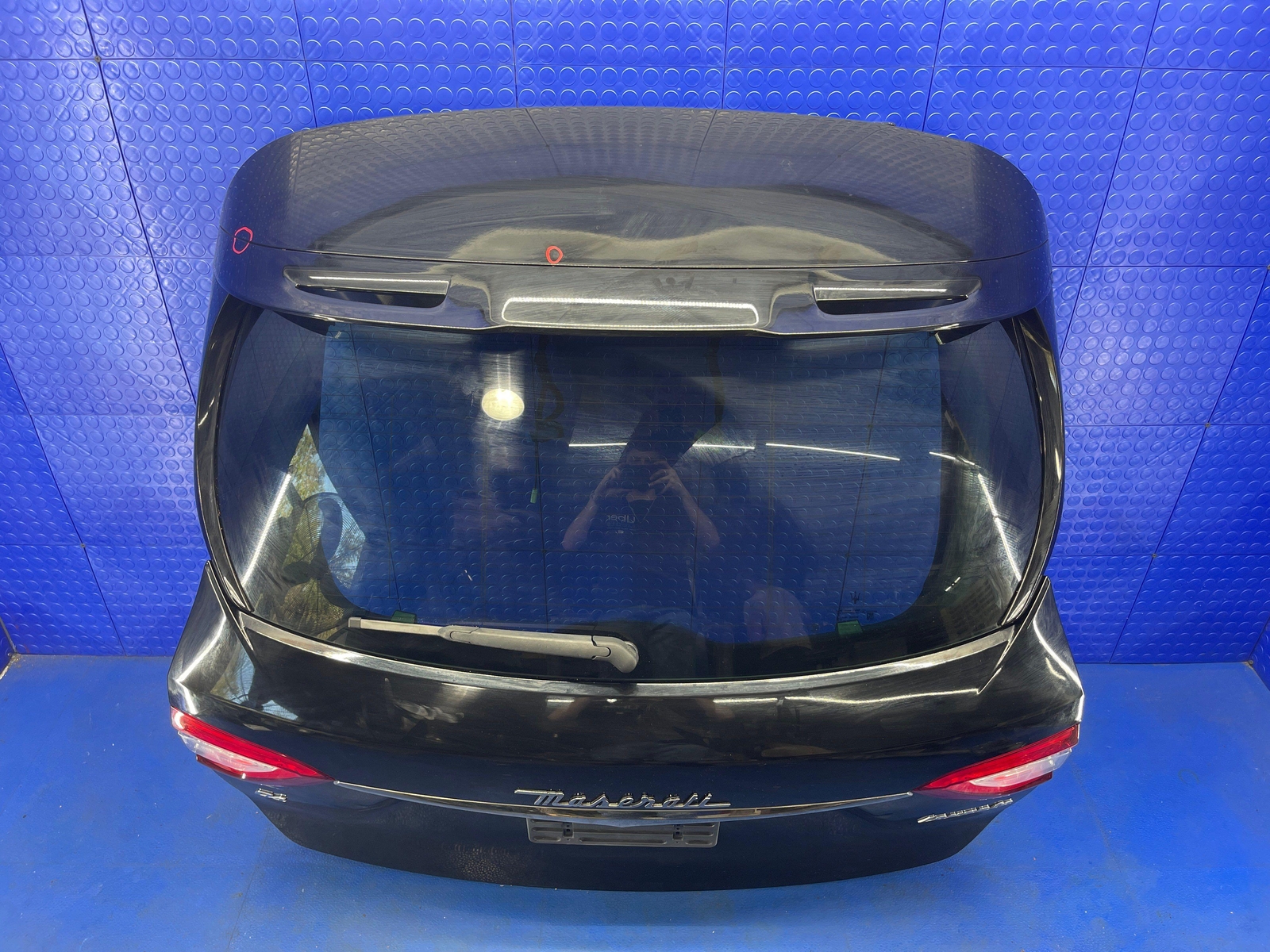 2017-2020 MASERATI LEVANTE REAR TRUNK LID TAILGATE LIFT GATE W/CAMERA NERO (820)