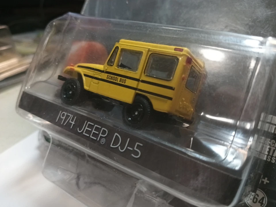 Greenlight Jeep 1974 JEEP DJ-5 - image 3 of 4