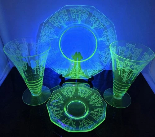 4 CHIPPED Pieces - Vtg Green Uranium Depression Decagon Glass Cambridge Cleo #3