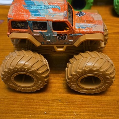 2022 Mattel Hot Wheels Monster Truck  18 Jeep Wrangler Unlimted 099 Muddy Tires