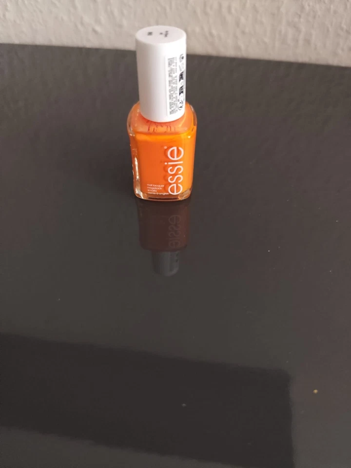 Essie Nagellack Farbe :be them all Nr 993