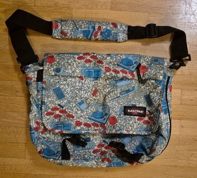 Eastpak Tasche Umhängetasche grün mit Motiv 30x40cm