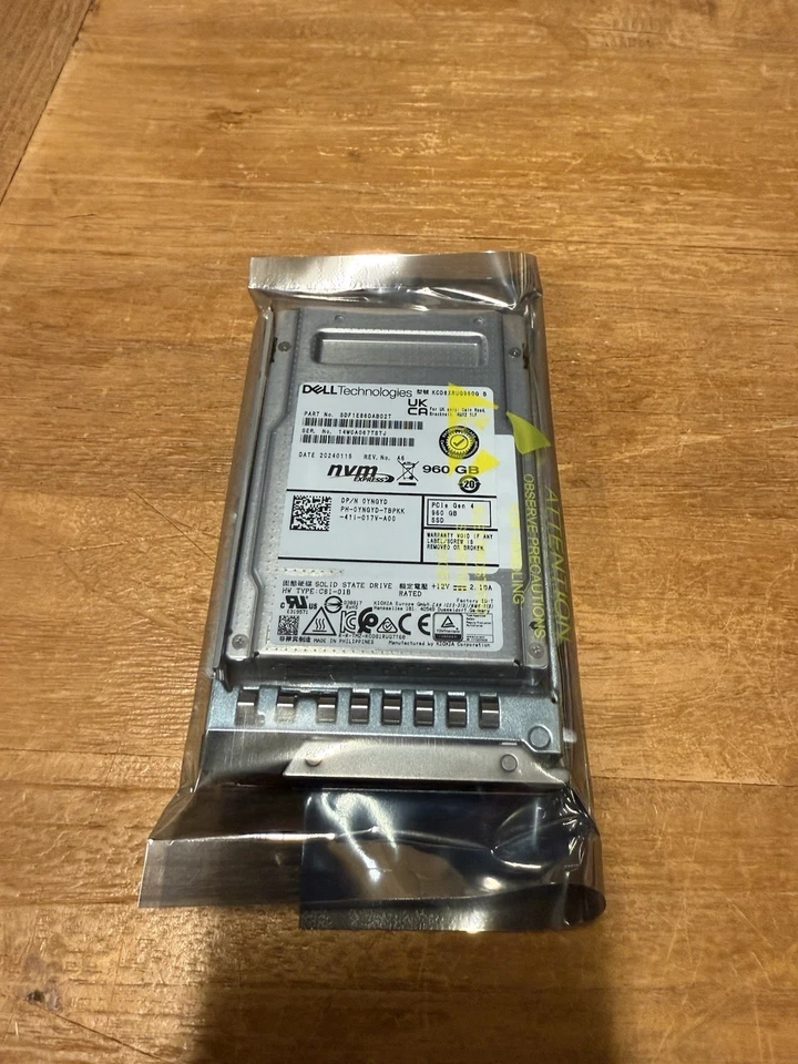 YNGYD 0YNGYD Dell 960GB PCIe Gen4 NVMe RI TLC 2.5'' SSD 14/15/16G KIT - Image 2 of 4