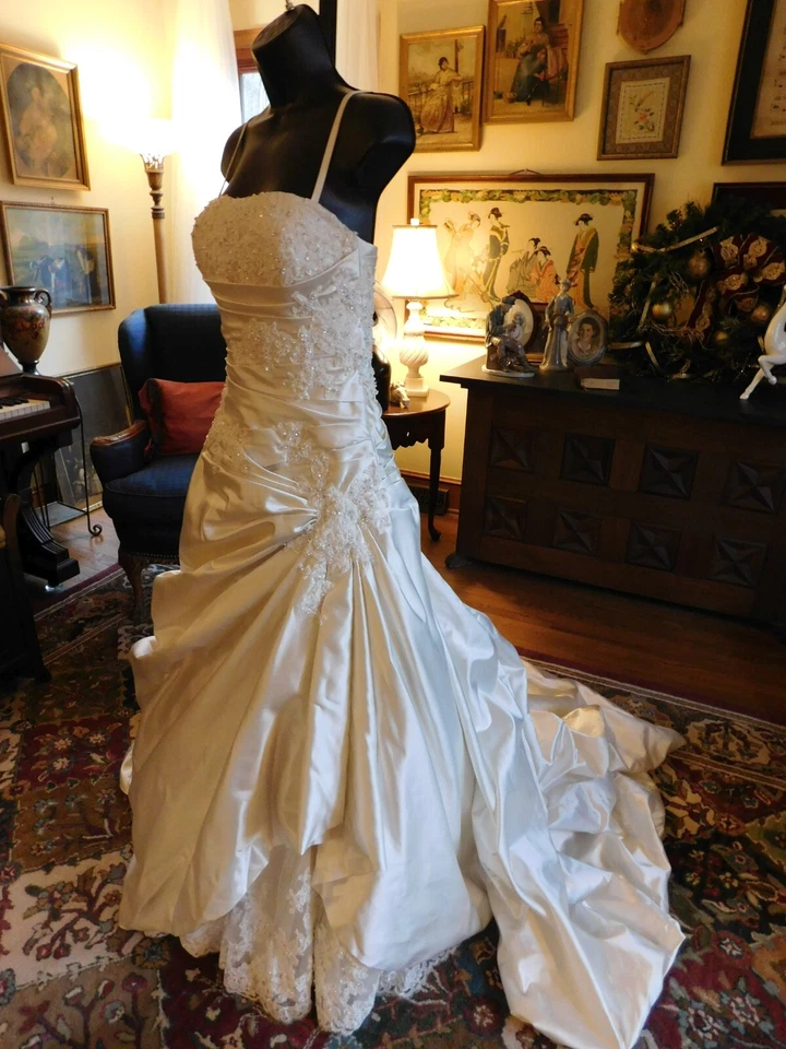 BLUE BY ENZOANI OFF-WHITE SATIN RUCHED W/LACE & BEADING STRAPLESS S 4 - Image 4 of 4