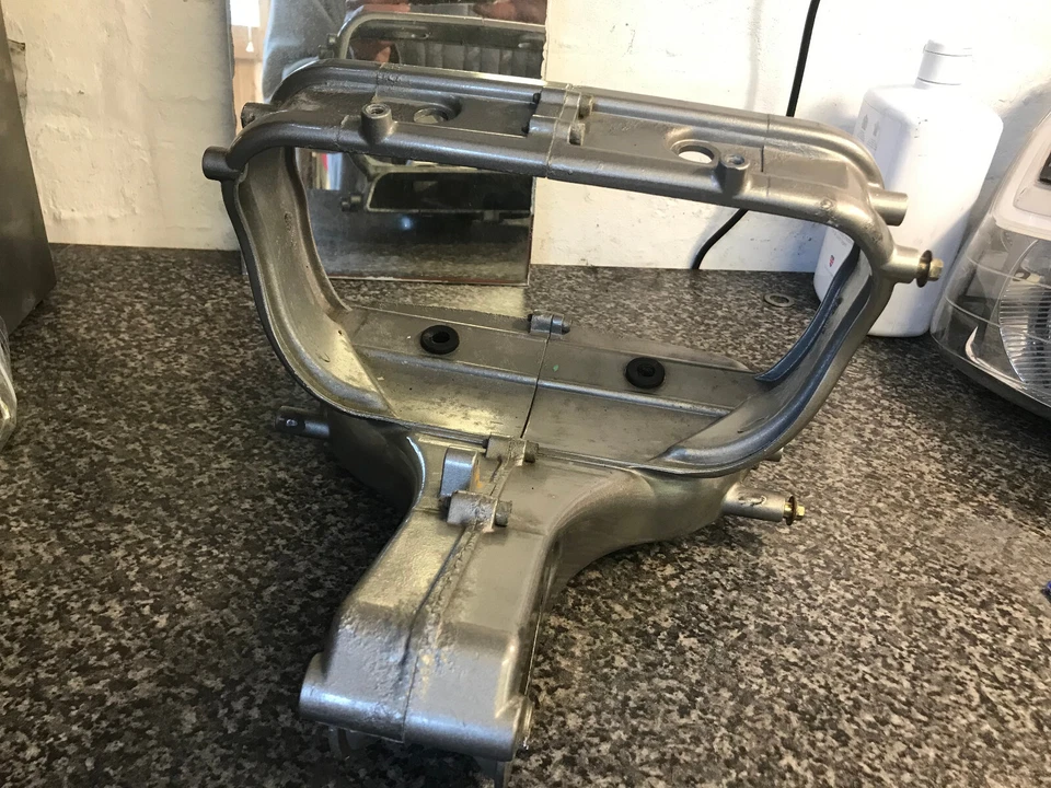 Ducati ST3 ST3S ST4S Faro Delantero Carcasa Soporte Montaje Carcasa Carcasa Foto 3 de 4