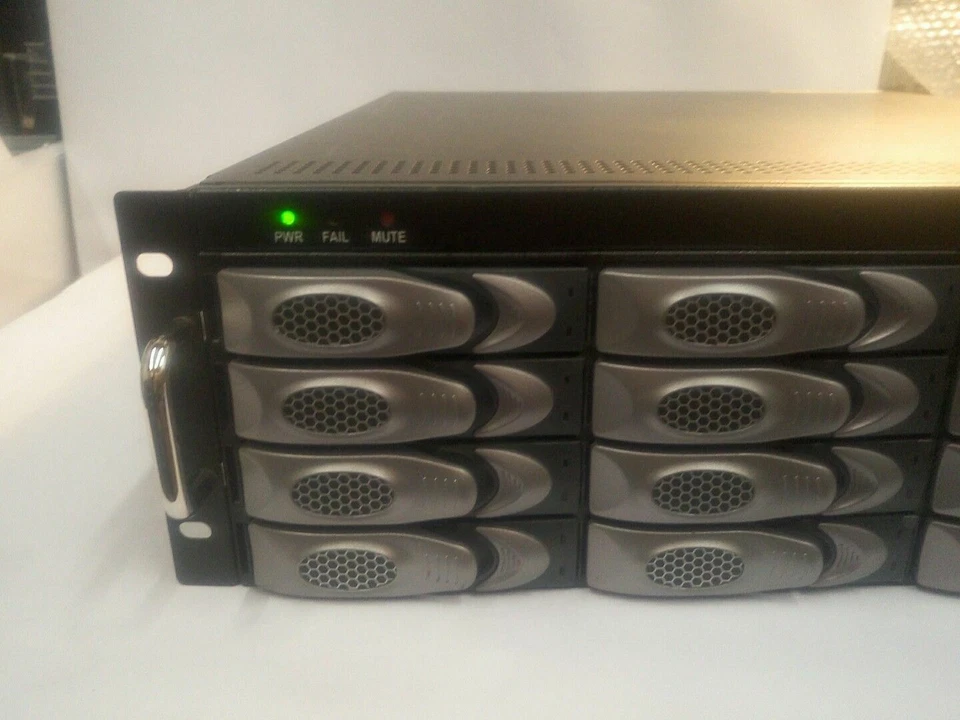 * Xtore XJ1100 series XJ-SA24-316R 3.5" HARD DRIVE SAS STORAGE ARRAY CHASSIS* - Image 2 of 4