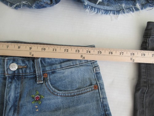 Lot Of 3 Girls Denim Shorts LUCKY BRAND, LEVIS AND GAP Size 27/28 - Picture 3 of 17