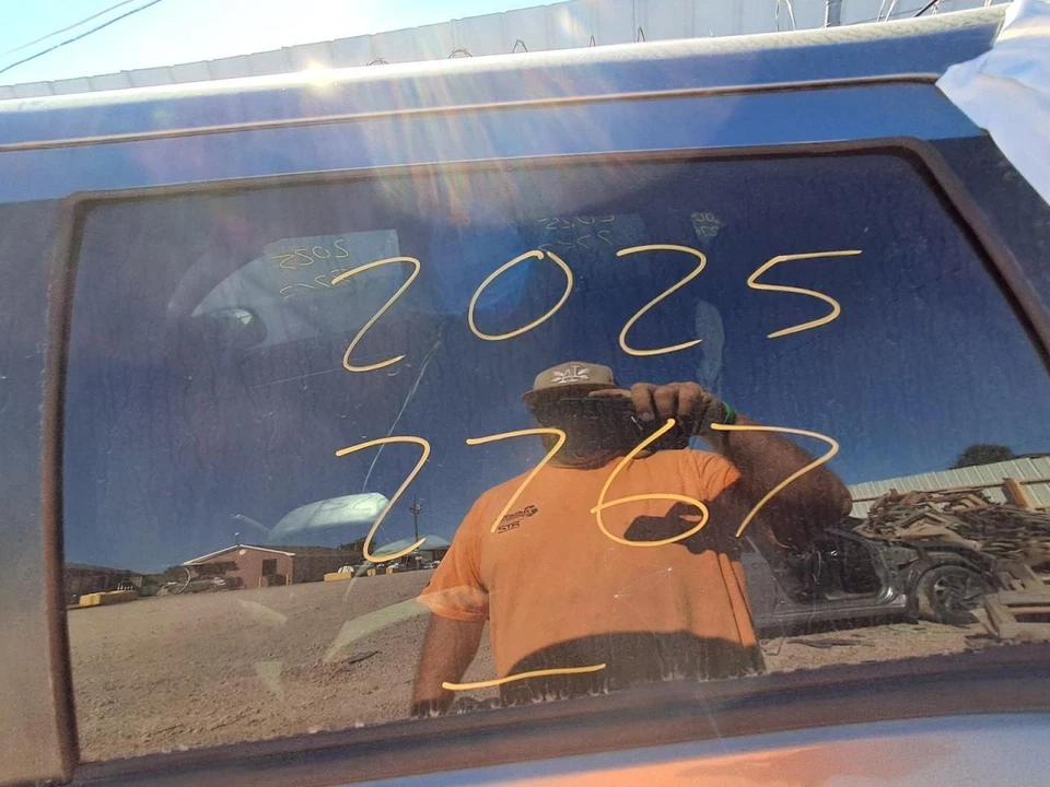 (LOCAL PICKUP ONLY) Trunk/Hatch/Tailgate With Sport Spoiler Fits 11-17 OUTLANDER Foto 4 de 4