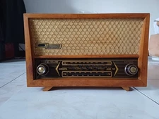 Radio d'epoca Augusta modello AR737