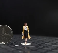 Painted 1/64 Delicate Office Lady Mini Figure Diorama For Car Sand Scene Decor