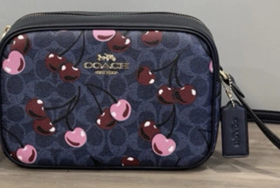 Borsa per fotocamera Coach CZ777 Jamie in tela e pelle firmata con stampa ciliegia ?