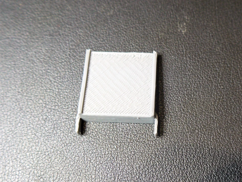 R.235 TRIANG GREY PULP WOOD CAR UPRIGHT END SECTION REPRODUCTION 3DPD - Image 3 of 4