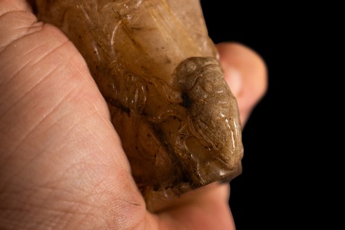 Eine antike Snuff Bottle, Rutil-Quarz, Zikade & Pinie, China, 1. H. 20. Jh. - Bild 9 von 13