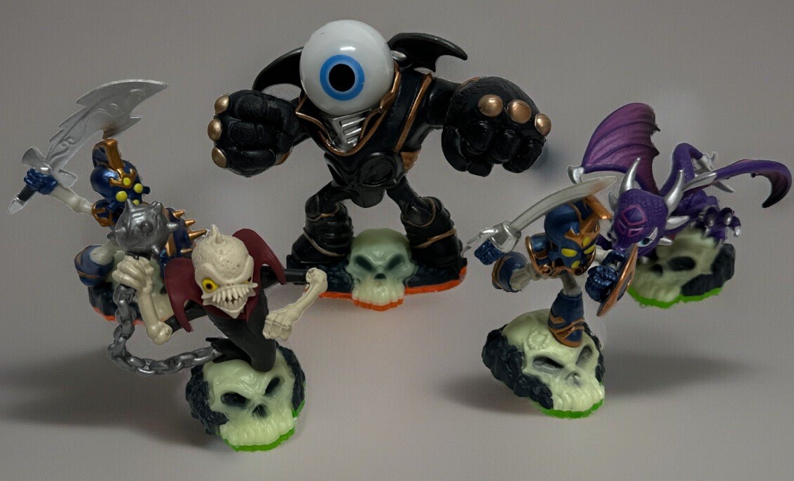 ジャンク スカイランダーズ フィギュア24体 Skylanders Spyro's Adventure Undead Figures Cynder Chomp Chomp