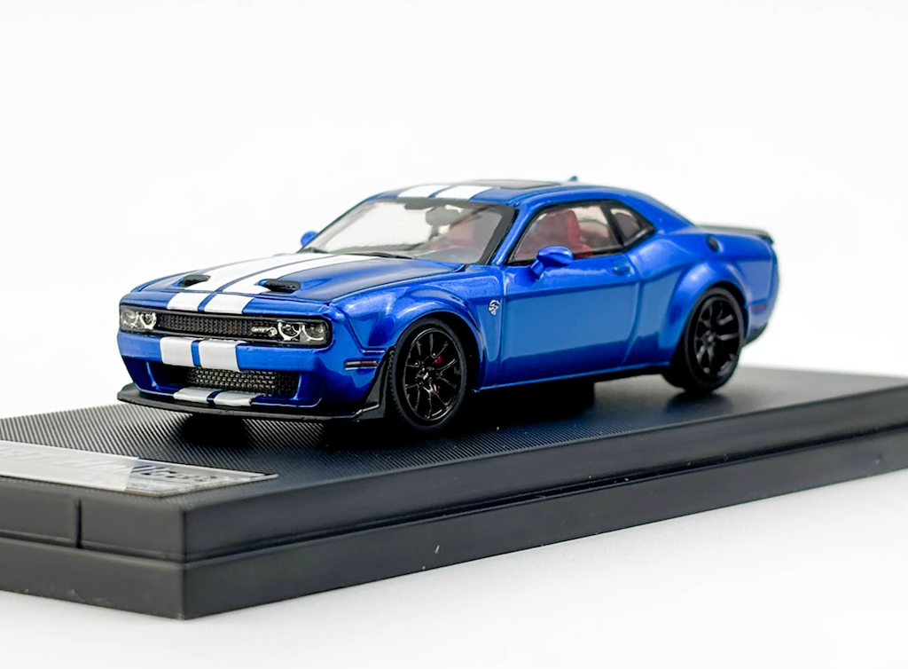 EY SH 1:64 Blue Stripe SRT Hellcat Muscle Sports Model Diecast Metal Car New