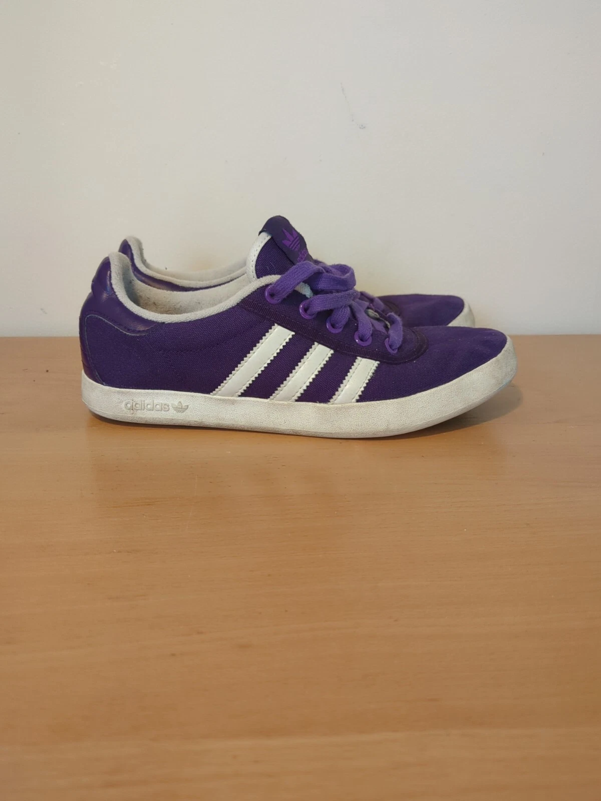 Scarpe da ginnastica Adidas Originals taglia UK 4 5 viola