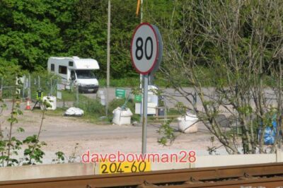 FOTO GESCHWINDIGKEITSBESCHRÄNKUNG 204 KM - 60 KETTEN AUS LONDON AUF DER ''UP'' LINE APPROAC