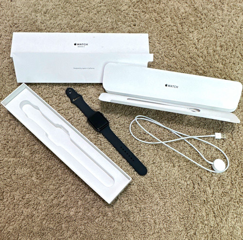 Apple Watch Series 3 42mm Space Gray Aluminum DOESN’T POWER ON GREAT CONDITION