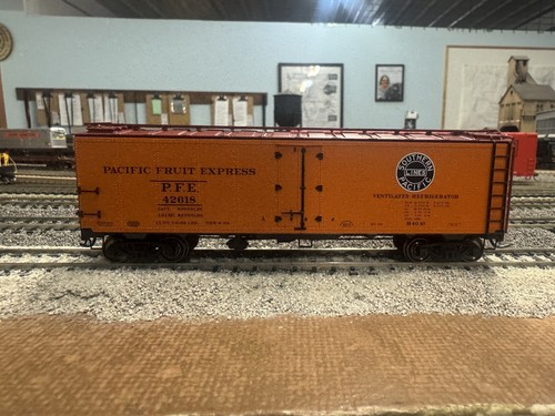 Coche refrigerador HO Intermountain 40’, PFE Overland Herald #42618, nuevo y RTR | Zustand: New