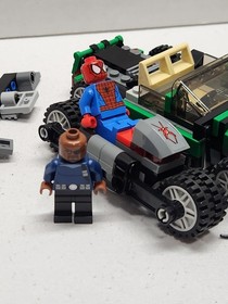 LEGO Marvel Super Heroes: Spider-Man: Spider-Cycle Chase (76004) Parts