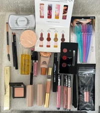 Mixed MAKEUP BEAUTY Bundle Lot of 25 PCS