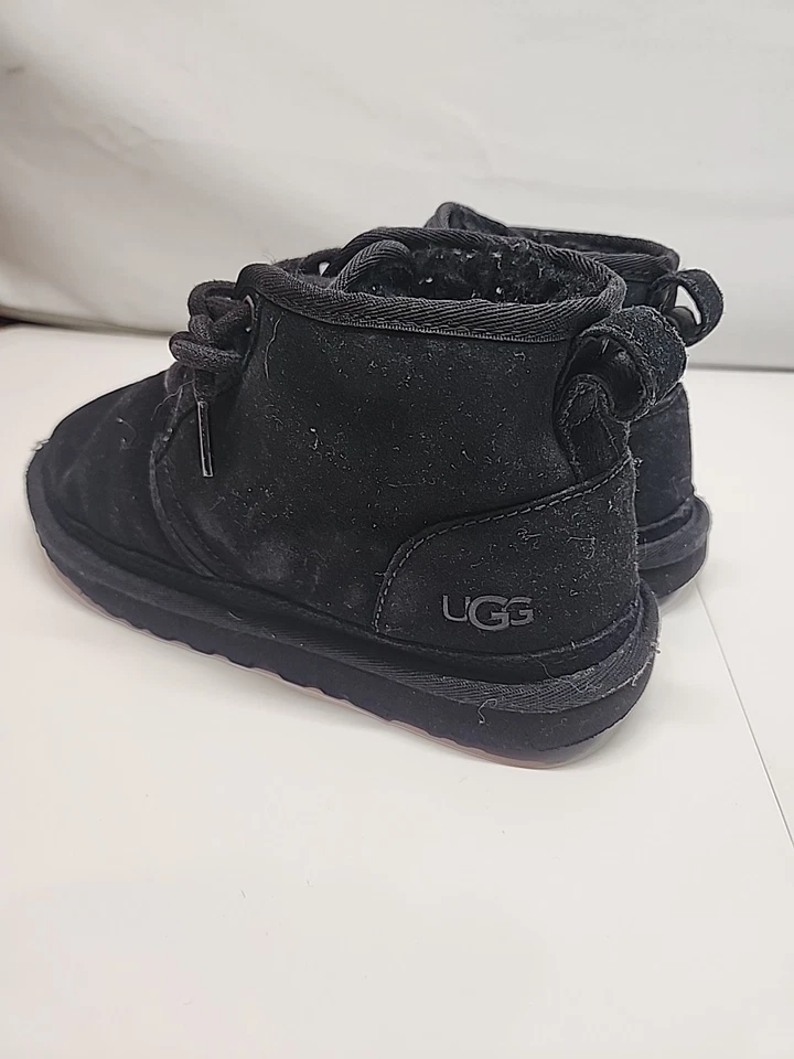 Zapatos para mujer negros marca UGG se ajustan como un 6 pero son talla 7 usados Foto 4 de 4