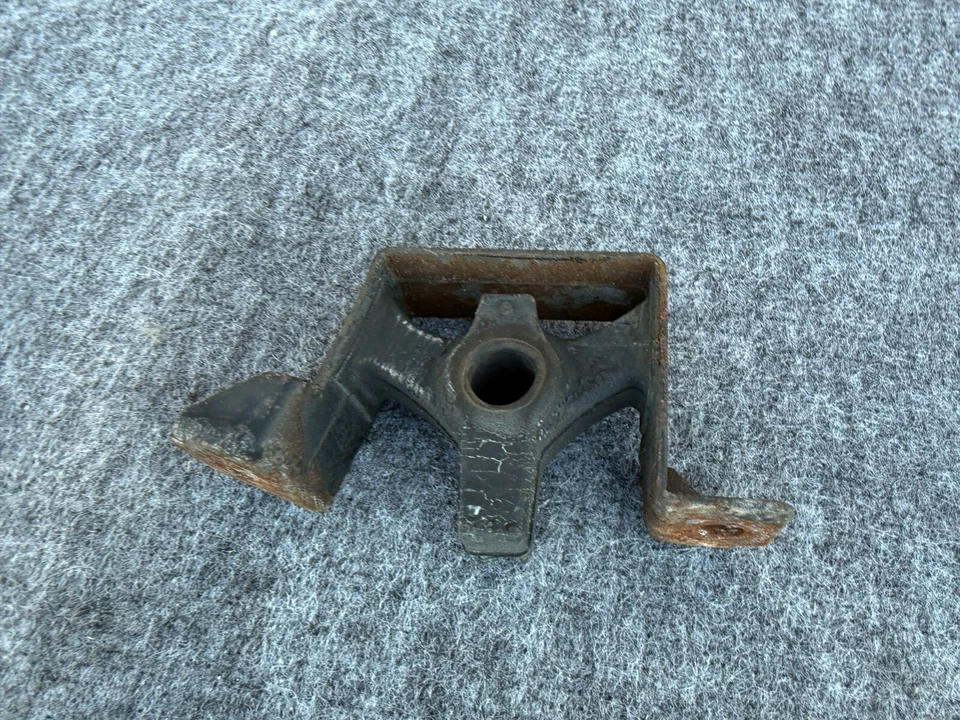 INFINITI M37 M35H M56 Q70 2011-2019 OEM SILENCIADOR ESCAPE SUSPENSIÓN SOPORTE DE MONTAJE Foto 2 de 3