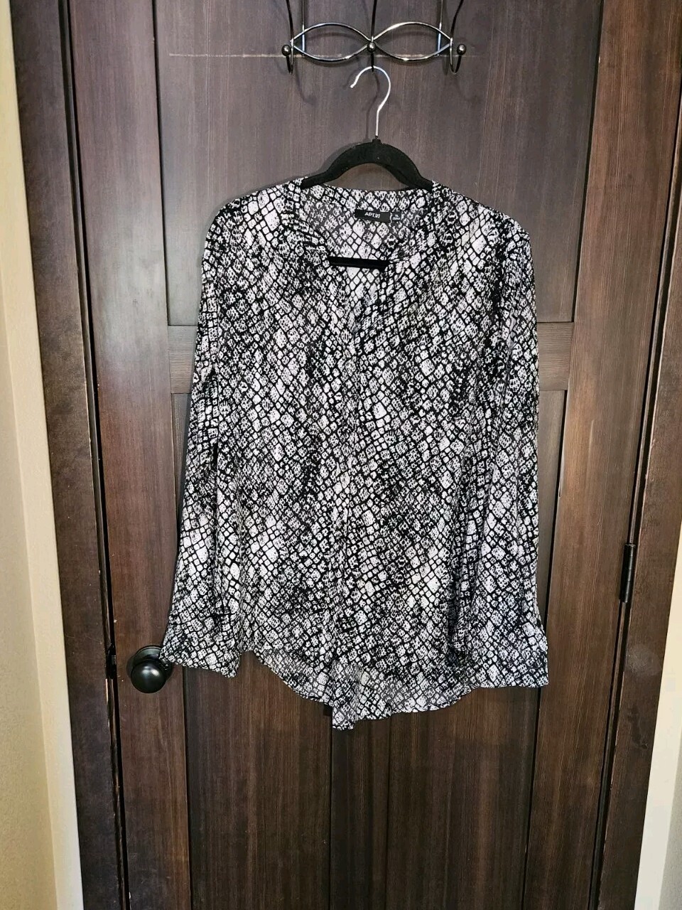 EUC Women's Black & White Print LS Top Blouse Shirt Size XL X-Large