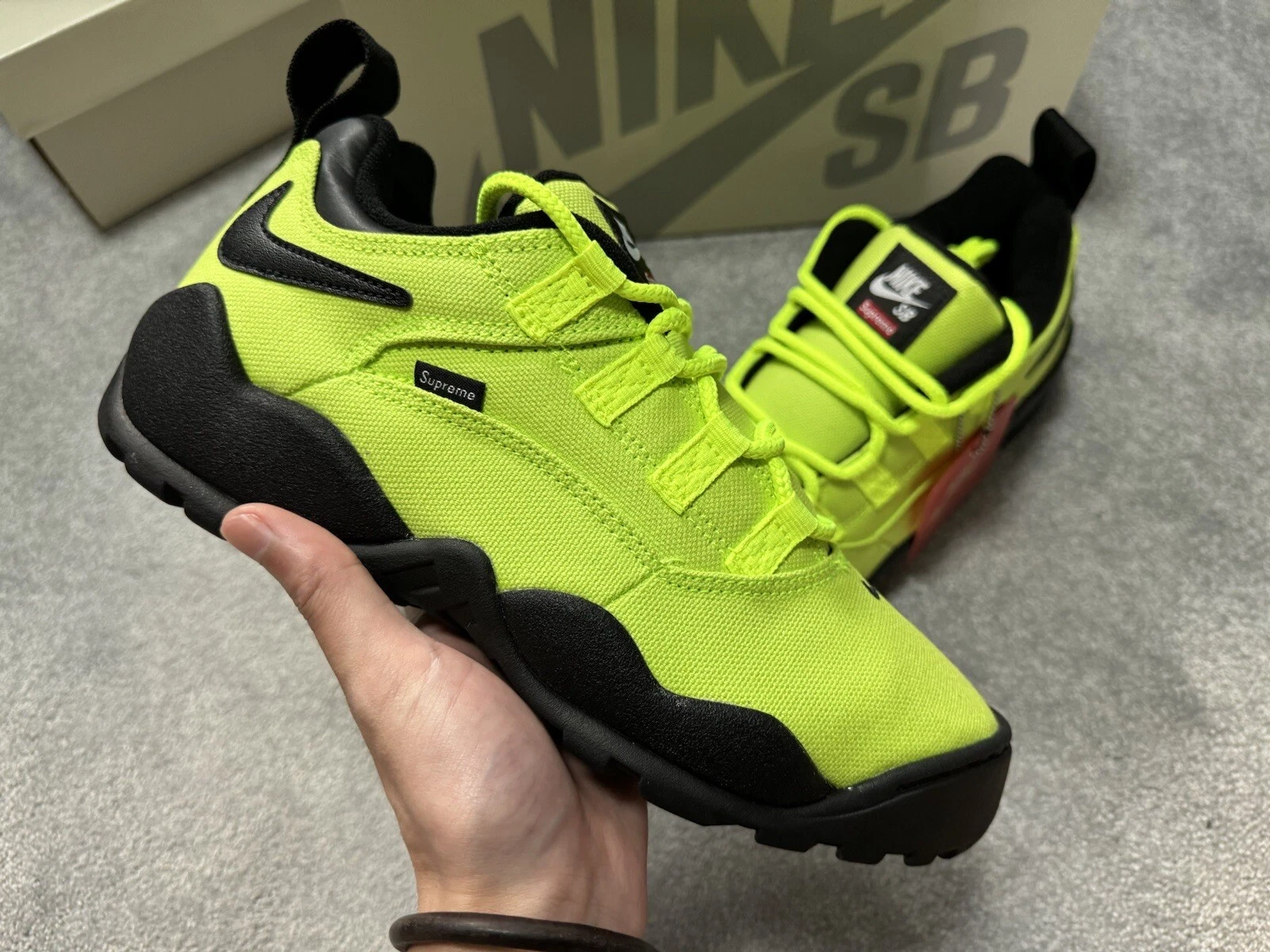 Supreme x Nike SB Darwin low Volt FQ3000 700 UK 7 US 8 neuf