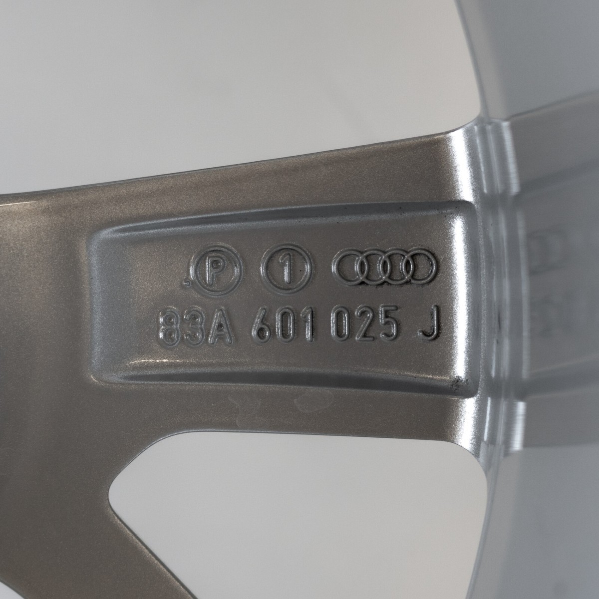 【中古】 Permanent Holiday Thirdimension Audi Q3 18