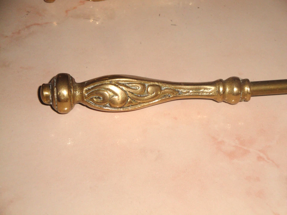 antico set di attrezzi da camino in ottone massiccio 1901 - 1910 Edoardo - 80cm - Immagine 3 di 4