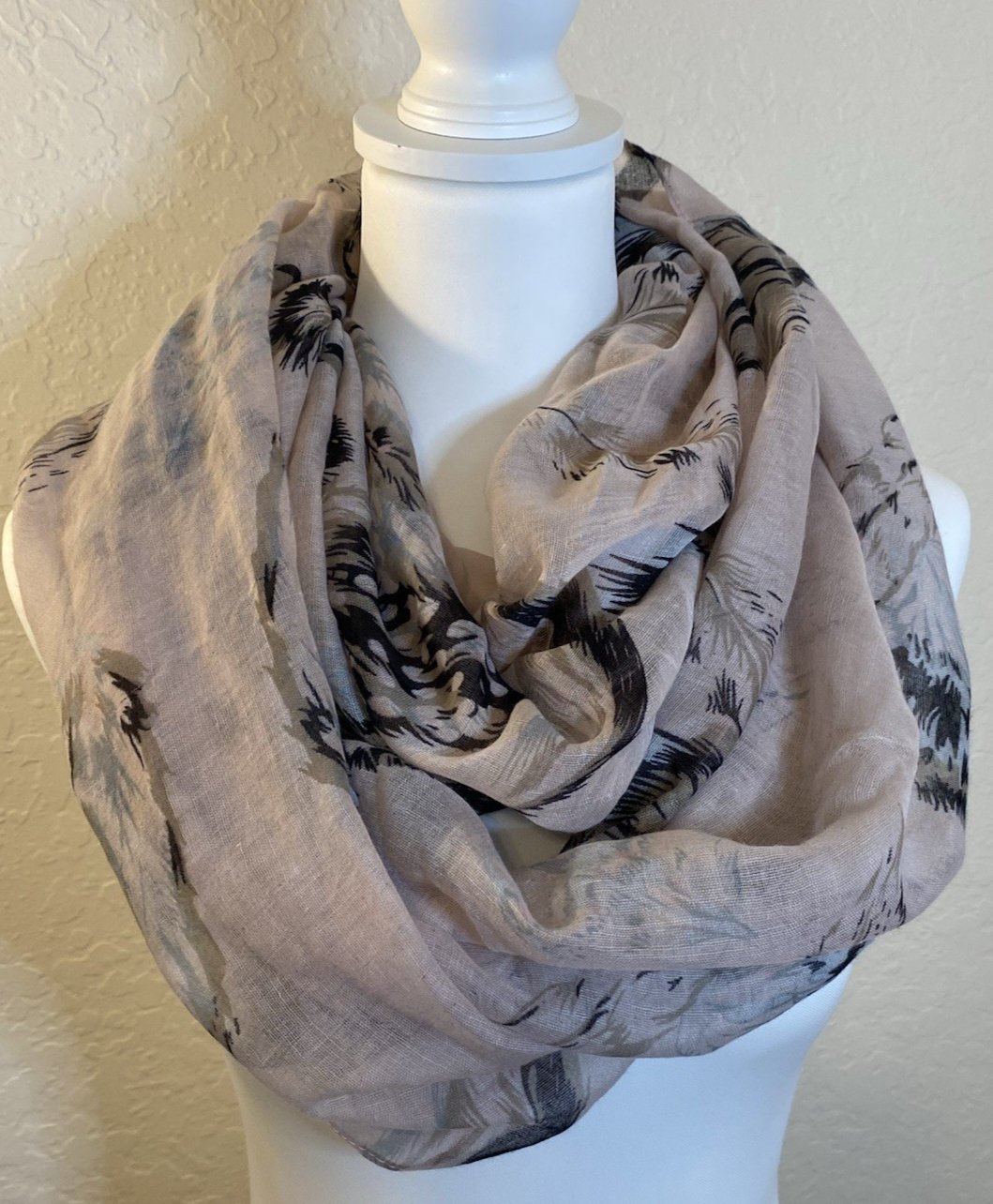 Lightweight Petal Pink Feather Print Infinity Scarf for Women - Summer Chic
