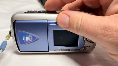 動作確認済み　Nikon E2500 デジタルカメラ Nikon Coolpix E2500 Digital Camera 2MP 3x Optical Zoom W/ Battery