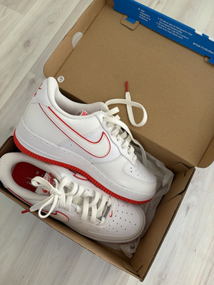 Nike Air Force 1 Low Sneaker Weiß/Rot Low Top Schnürung EU 38,5 neu