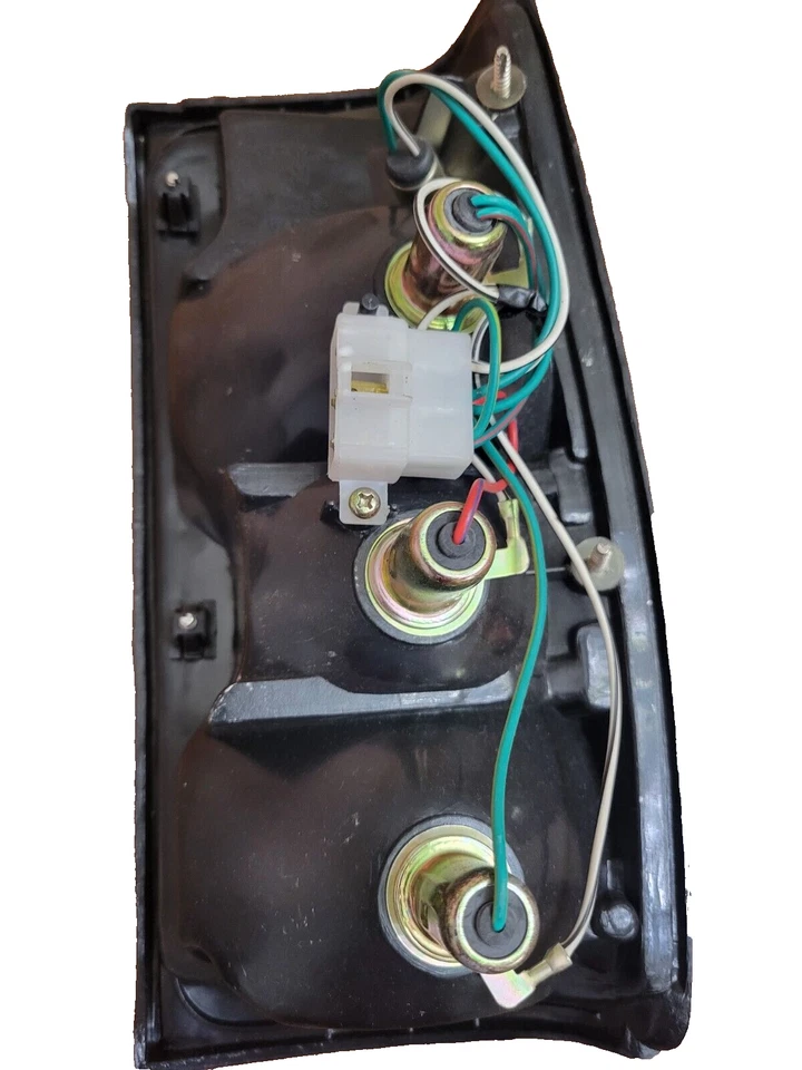 Conjunto de luz trasera lateral derecha para camioneta Toyota 84-88 Foto 2 de 4