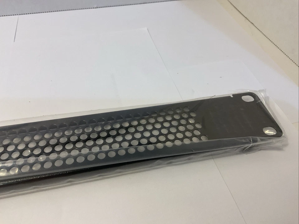 Navepoint 1 U Blank Rack Mount Panel Spacer ,Venting /19 “ Server Rack Lot Of 2 - Image 4 of 4