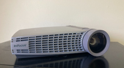 InFocus DLP Portable Digital Projector LP130 TESTED **READ**