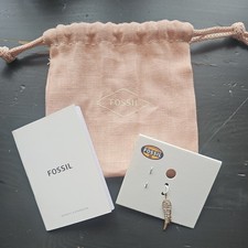 NEU EINGETÜTET FOSSIL GOLD S/STAHL, PAVE KRISTALL FEDER ANHÄNGER CHARM JOA00044791