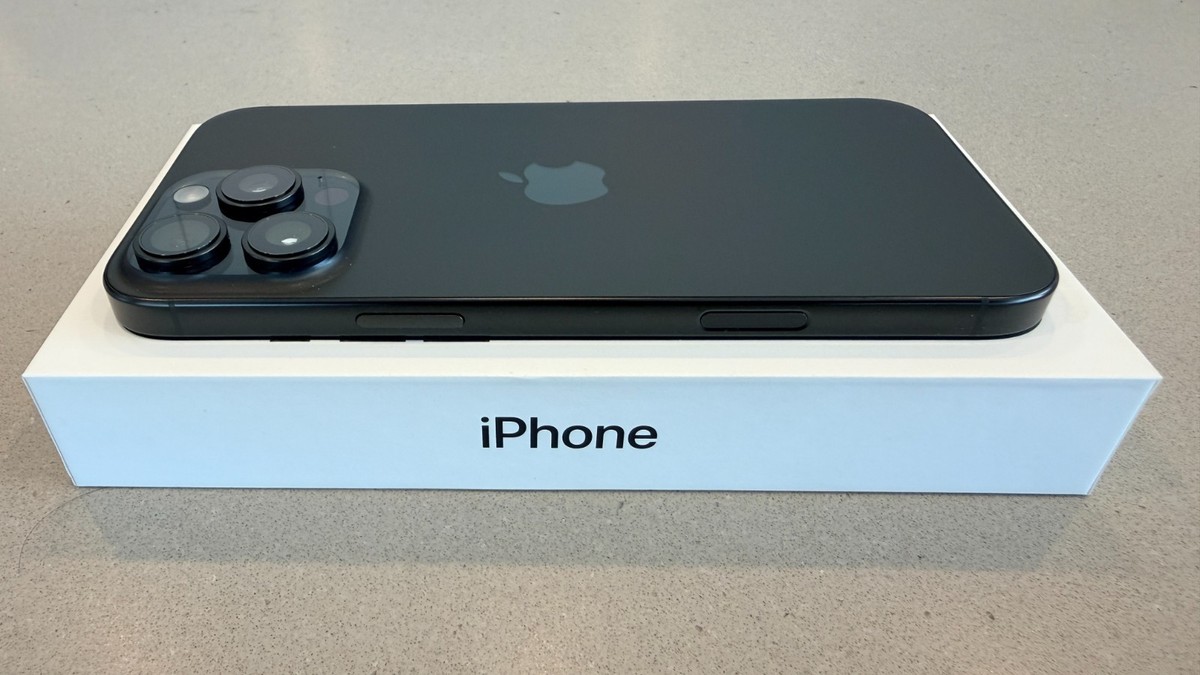 Apple iPhone 16 Pro Max - 512 GB - Black Titanium (Unlocked) for