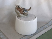 Schöne Meissen Schmuck-Dose mit Figur, Lachender Spatz