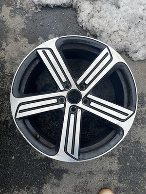 (Dented) Used 19'' Volkswagen Golf R OEM Cadiz Wheel